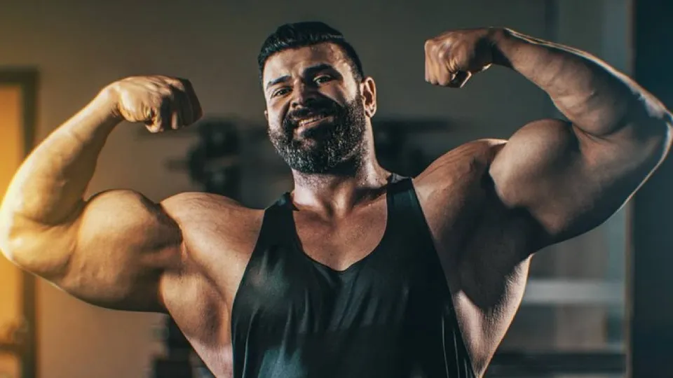 Fisiculturista, ator morre aos 44 anos enquanto treinava
